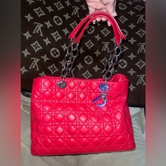 Large red lady Dior. Gorgeous and in excellent condition. - Picture 1 of 8